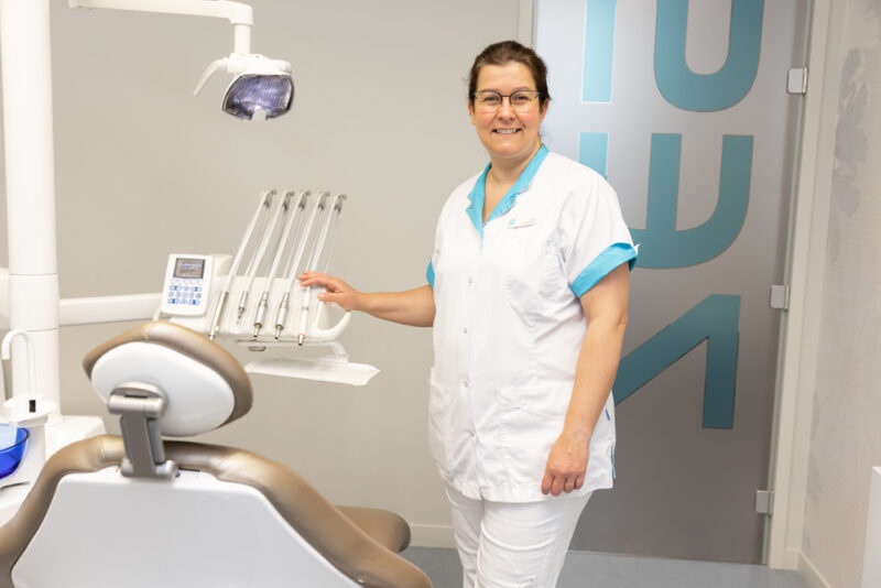 tandartspraktijk Enschede - assistente Dental Clinics Enschede