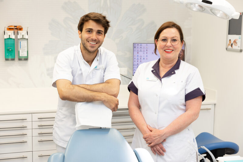Tandarts en assistent Dental Clinics Heerlen