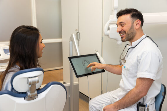 Dental Clinics - DC Bergschenhoek - meisje in de behandelkamer