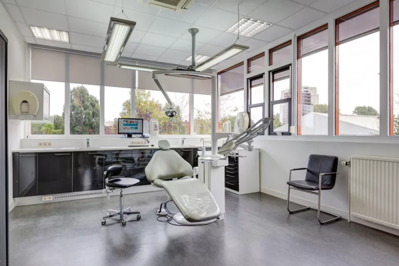 tandarts Groningen West - behandelkamer Dental Clinics Groningen De Ommelanden