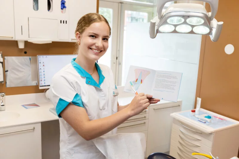 mondhygiënist Krommenie - preventieassistent Dental Clinics Krommenie