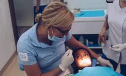 Helmy van Erp in Vietnam- tandarts Dental Clinics Veenendaal de Reede
