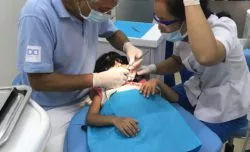 Tandarts Pini Reisman in Vietnam - Dental Clinics Hardegarijp