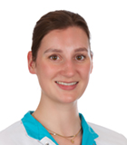 Portret vrouwelijke preventieassistent Fenna Dental Clinics Zandvoort