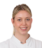 Portret vrouwelijke mondhygiënist Eline Notenboom Dental Clinics Zandvoort