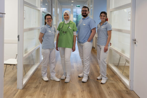 Team van behandelaren van Dental Clinics Maastricht