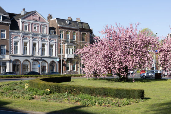 Het pand van buiten van Dental Clinics Maastricht