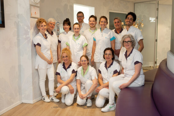 Team van behandelaren en assistenten
