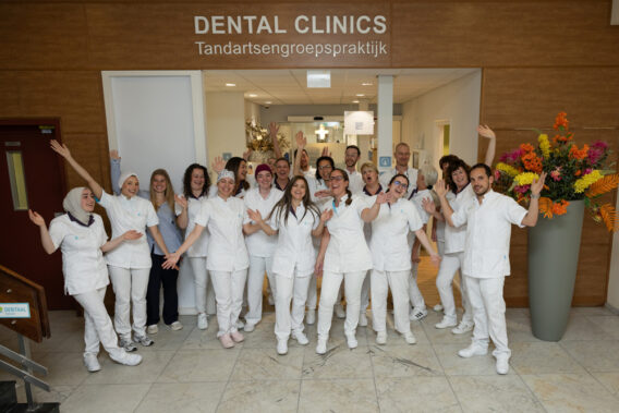 Vrolijke foto van team Dental Clinics Oostergrachtswal
