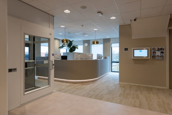Balie van de receptie Dental Clinics Hattem