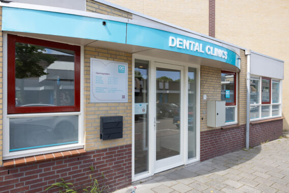 De voordeur van Dental Clinics Noordwijk