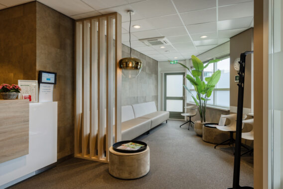 De wachtruimte van Dental Clinics Noordwijk