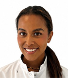 Portretfoto van Alicia Atmopawiro Dental Clinics Hoorn